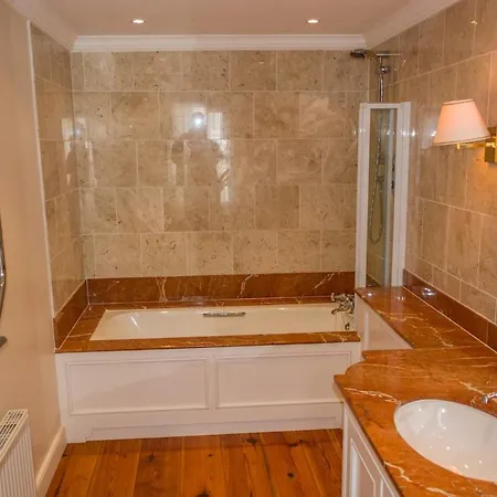 Villa Beautiful Private West Cork Estate For 1-30 People *